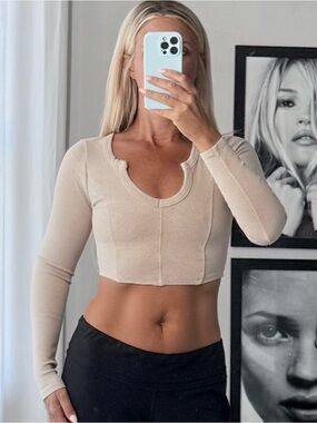 Garage Ribbed Long-Sleeve Crop Top in Beige